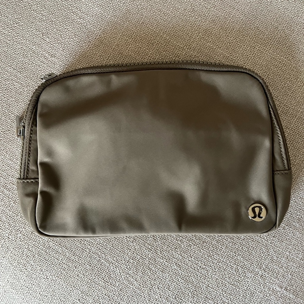 lululemon BNWT Bone crossbody